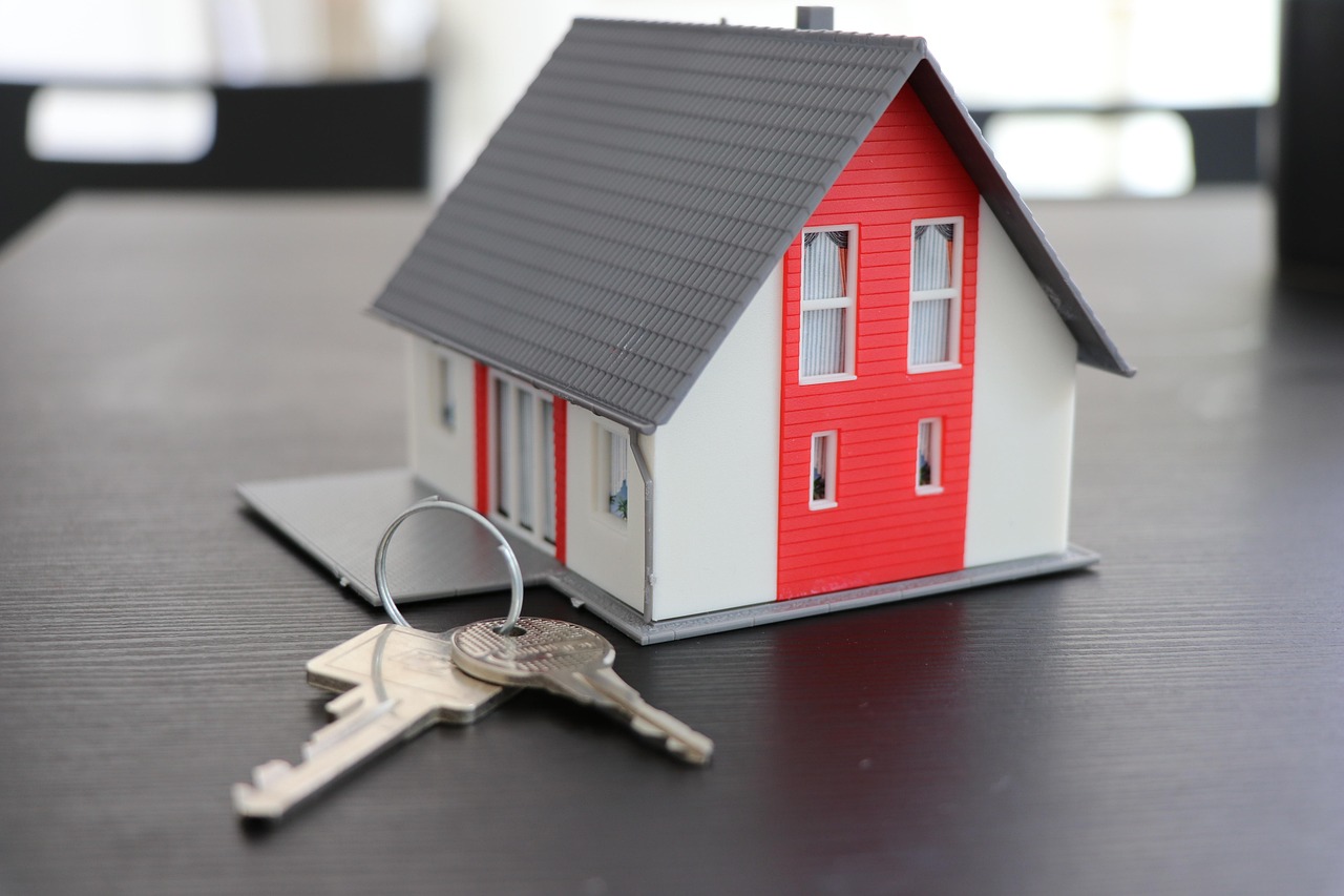 picture of a house with keys