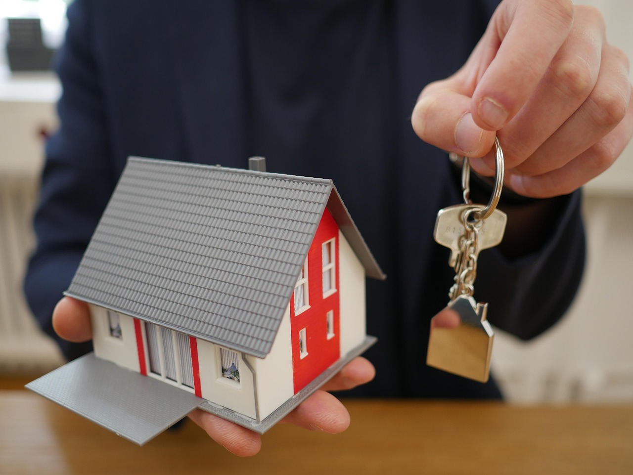 picture of homeowner and a house with keys