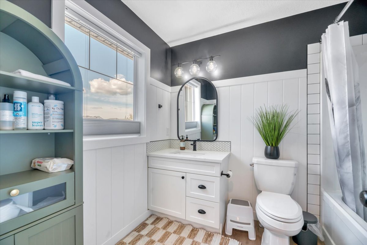 Bathroom at 835 Lakewood Circle Strathmore