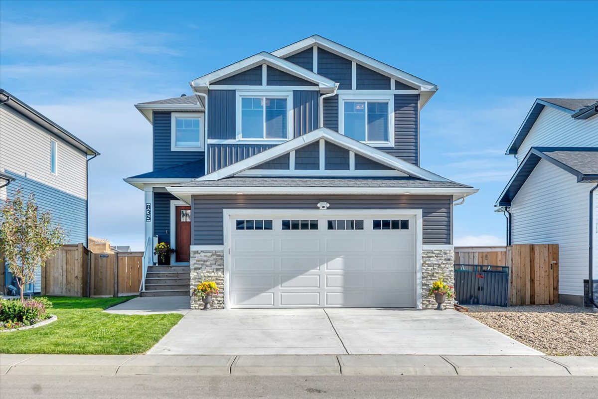 835 Lakewood Circle Strathmore custom walkout home with time clause listed by Lush Realty