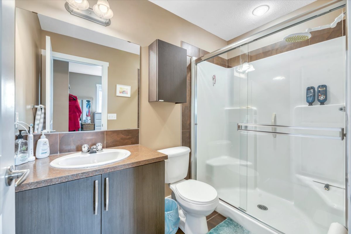 331 Ranch Ridge Meadow ensuite bathroom