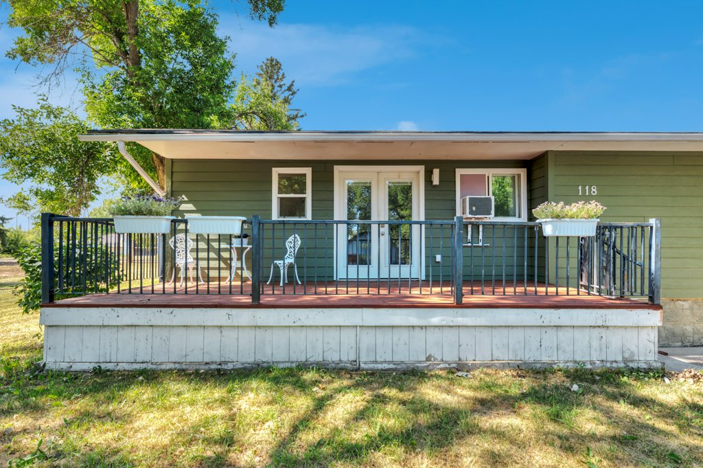 118 3 Avenue East Rockyford home for sale with bunkhouse listed by Lush Realty
