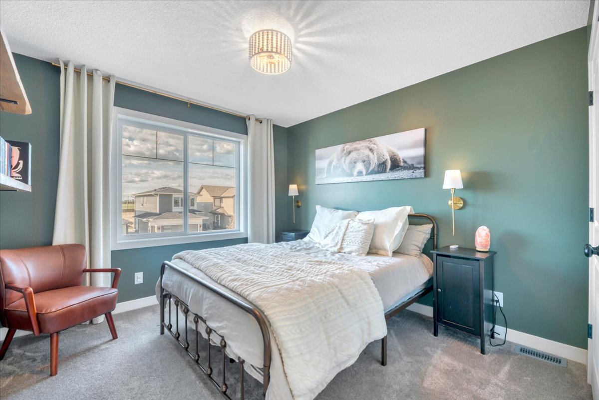 Spare bedroom at 835 Lakewood Circle Strathmore