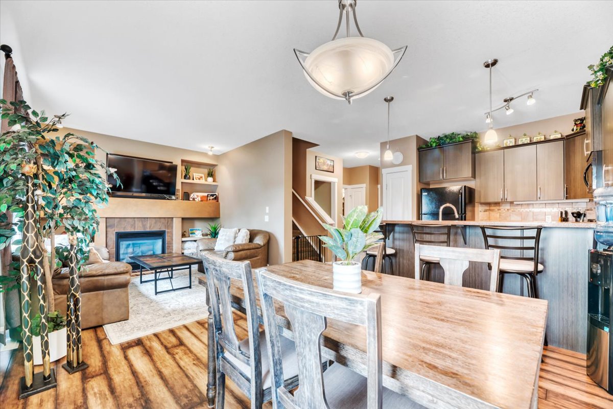 331 Ranch Ridge Meadow dining area