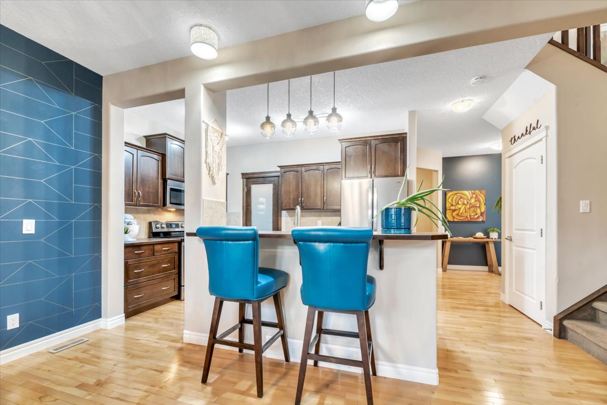 13 Cranberry Avenue SE Calgary kitchen