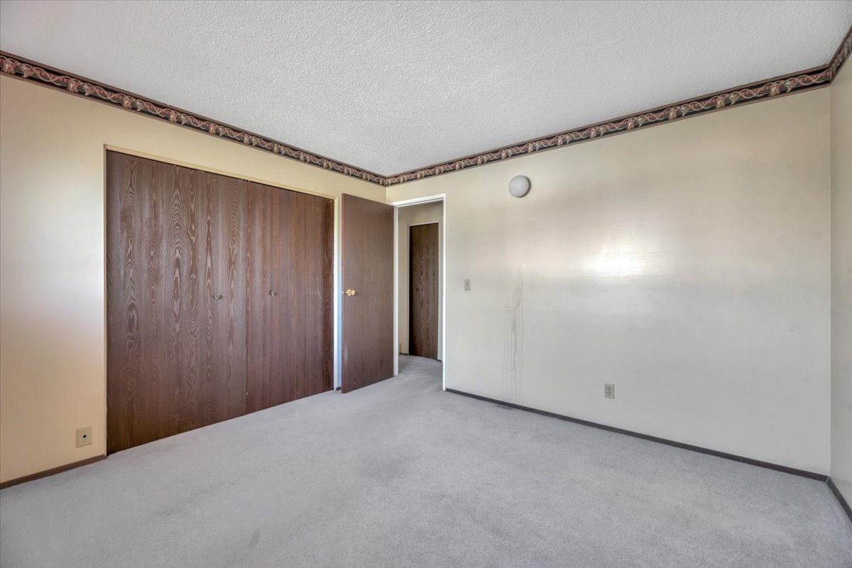 3755 Whitehorn Drive NE bedroom