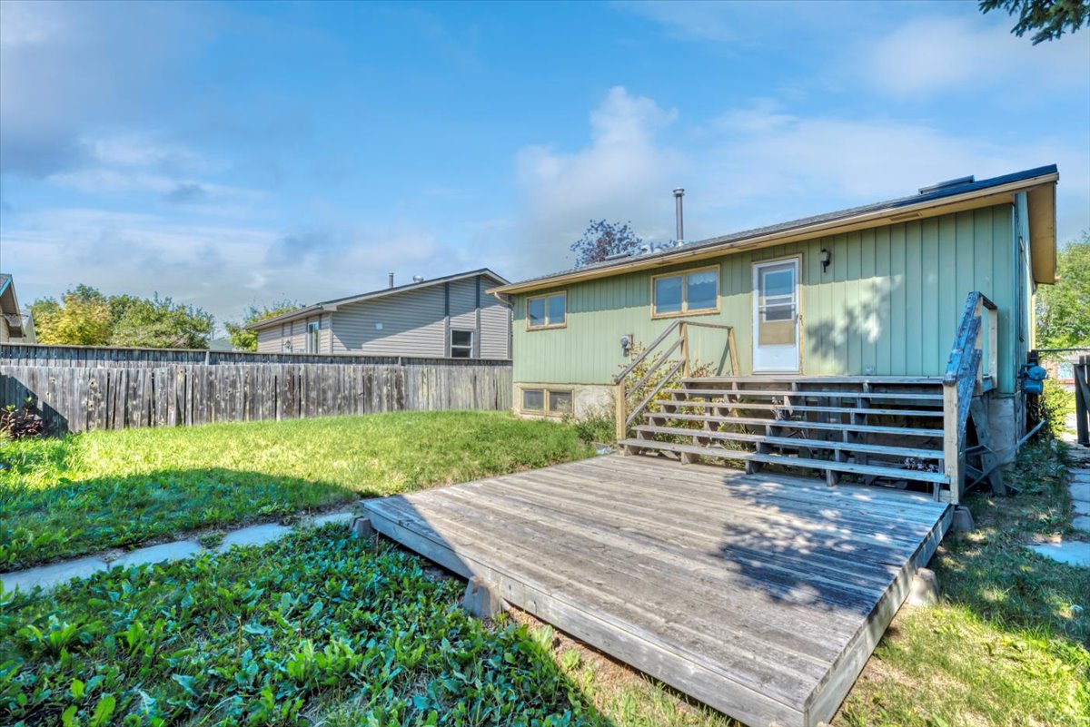 3755 Whitehorn Drive NE backyard