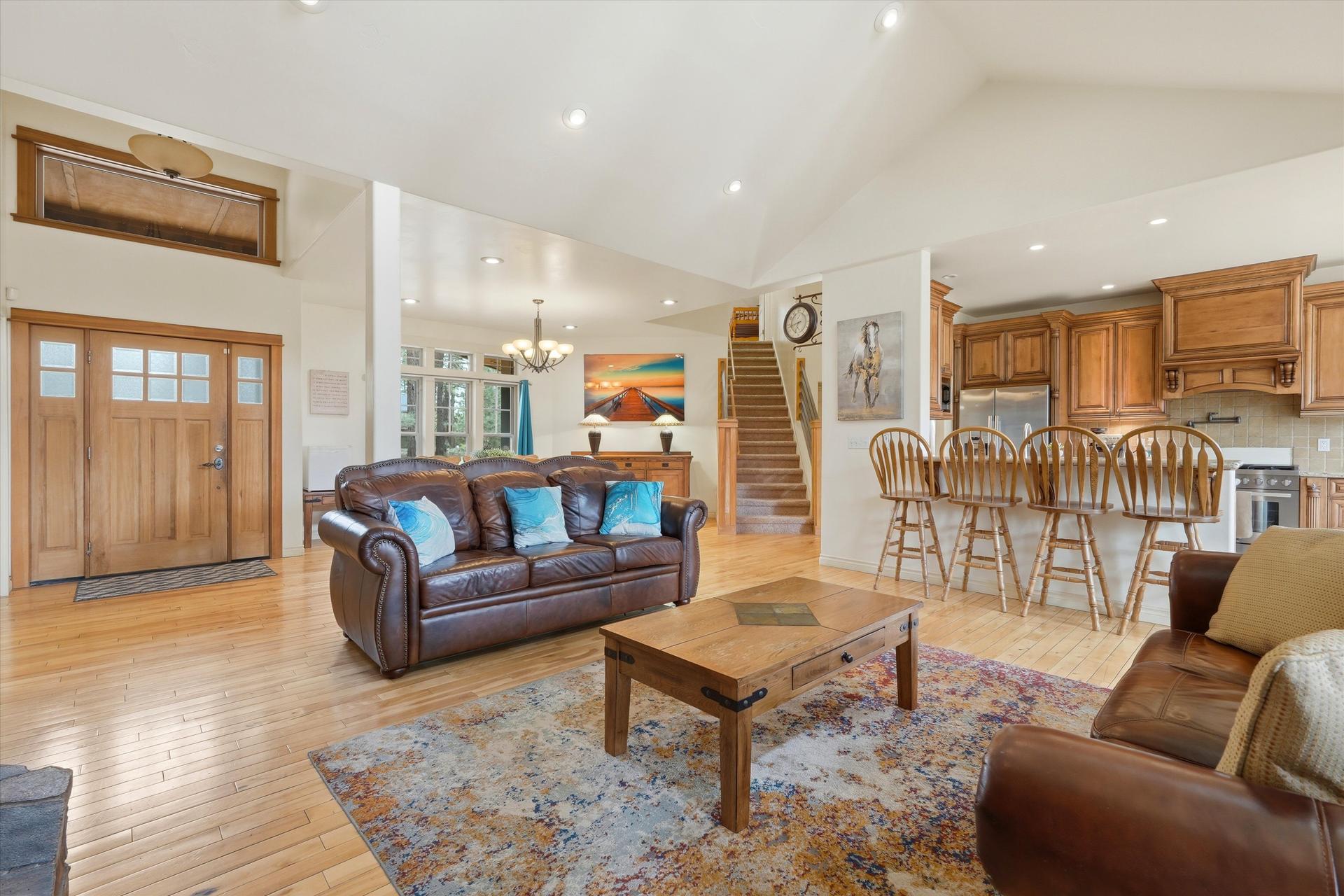 Open air concept living room, kitchen, and family room. True luxury just minutes from Bend. Open air concept living room, kitchen, and family room. True luxury just minutes from Bend.