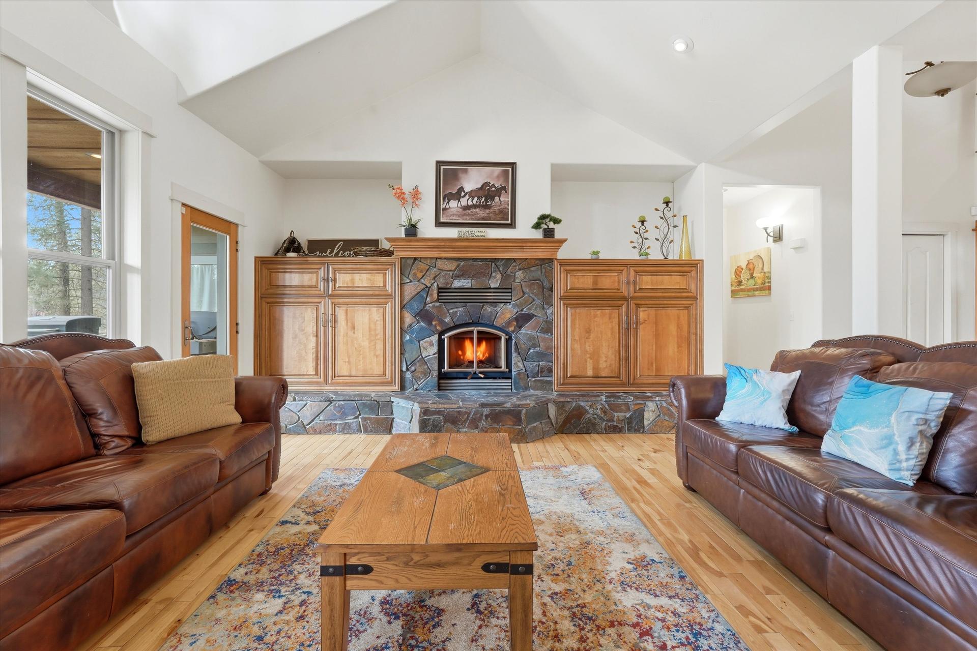 Built in Masonry framed fireplace with custom cabinetry, inset walls and vaulted ceilings and views of the Deschutes Canal. Built in Masonry framed fireplace with custom cabinetry, inset walls and vaulted ceilings and views of the Deschutes Canal.