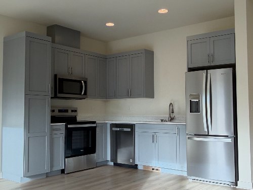 Modern Redmond townhouse kitchen perfect for an open floor plan and entry level home buyer friendly. Modern Redmond townhouse kitchen perfect for an open floor plan and entry level home buyer friendly.