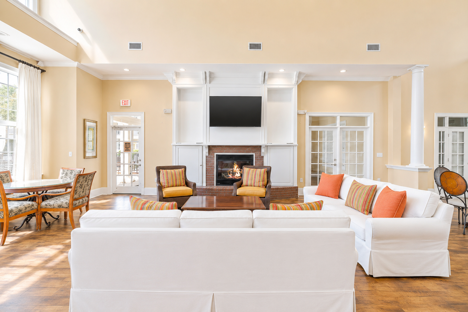 Southampton Pointe clubhouse and pool area
