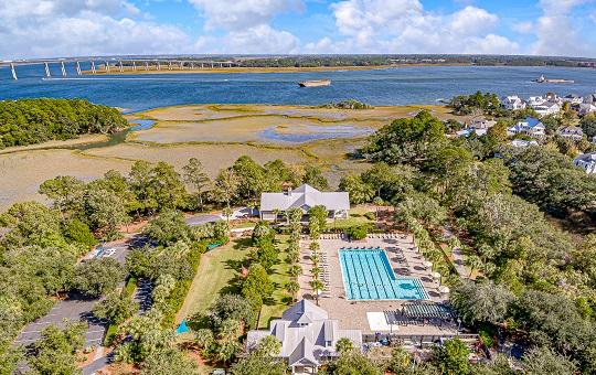 Daniel Island pool and amenity setting